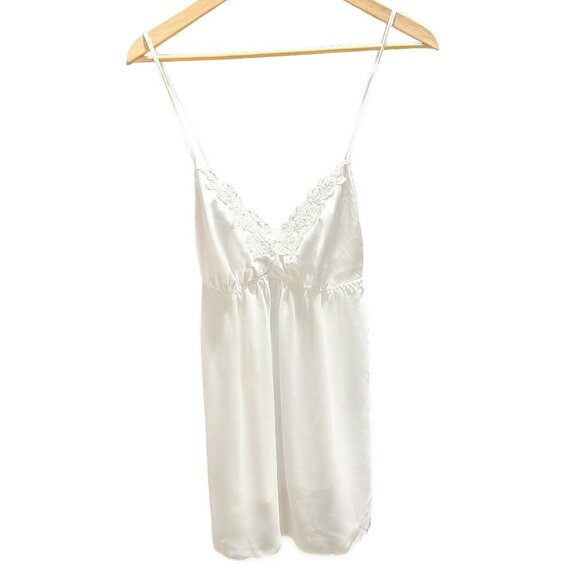 Gilligan & O'Malley Women White Satin Embellished Bodice Chiffon Bridal Nighty - Picture 3 of 8